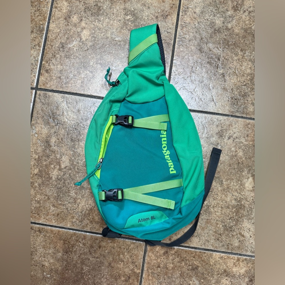 Patagonia Atom 8L Turquoise Sling Bag